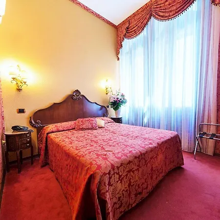 Lisbona فندق 3*