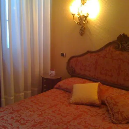 מלון Lisbona 3*
